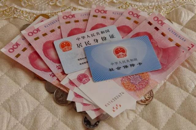 养老保险平时100%交,退休的上一年按300%交,退休金是否领更多? 养老保险平时100%交,退休的上一年按300%交,退休金是否领更多?